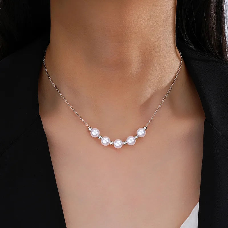 Silver necklace white pearls