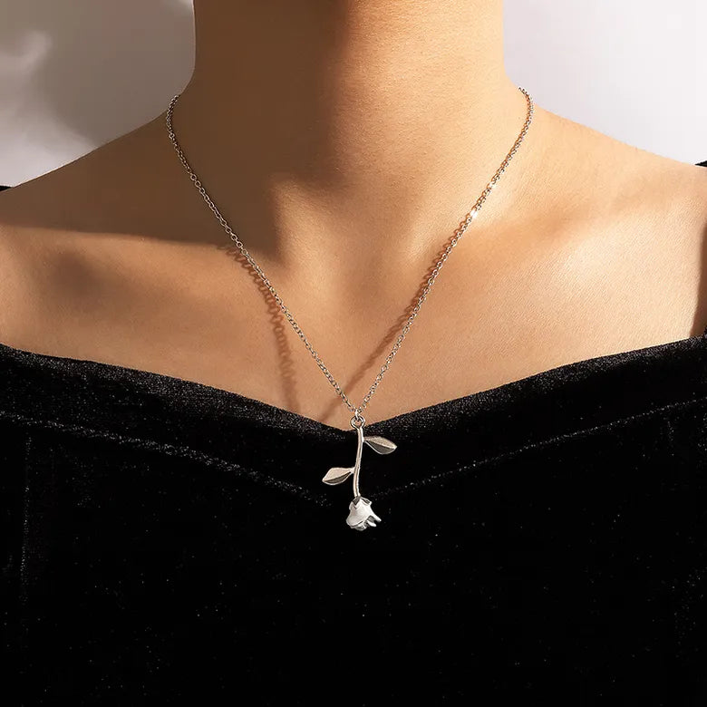 Silver rose necklace