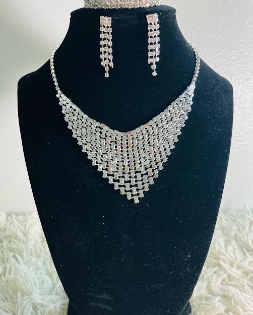 Silver rhinestone necklace set