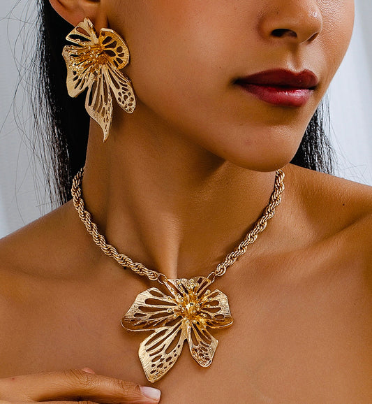 Bold Gold Floral Statement Jewelry Set - Sculptural Flower Necklace & Earrings
