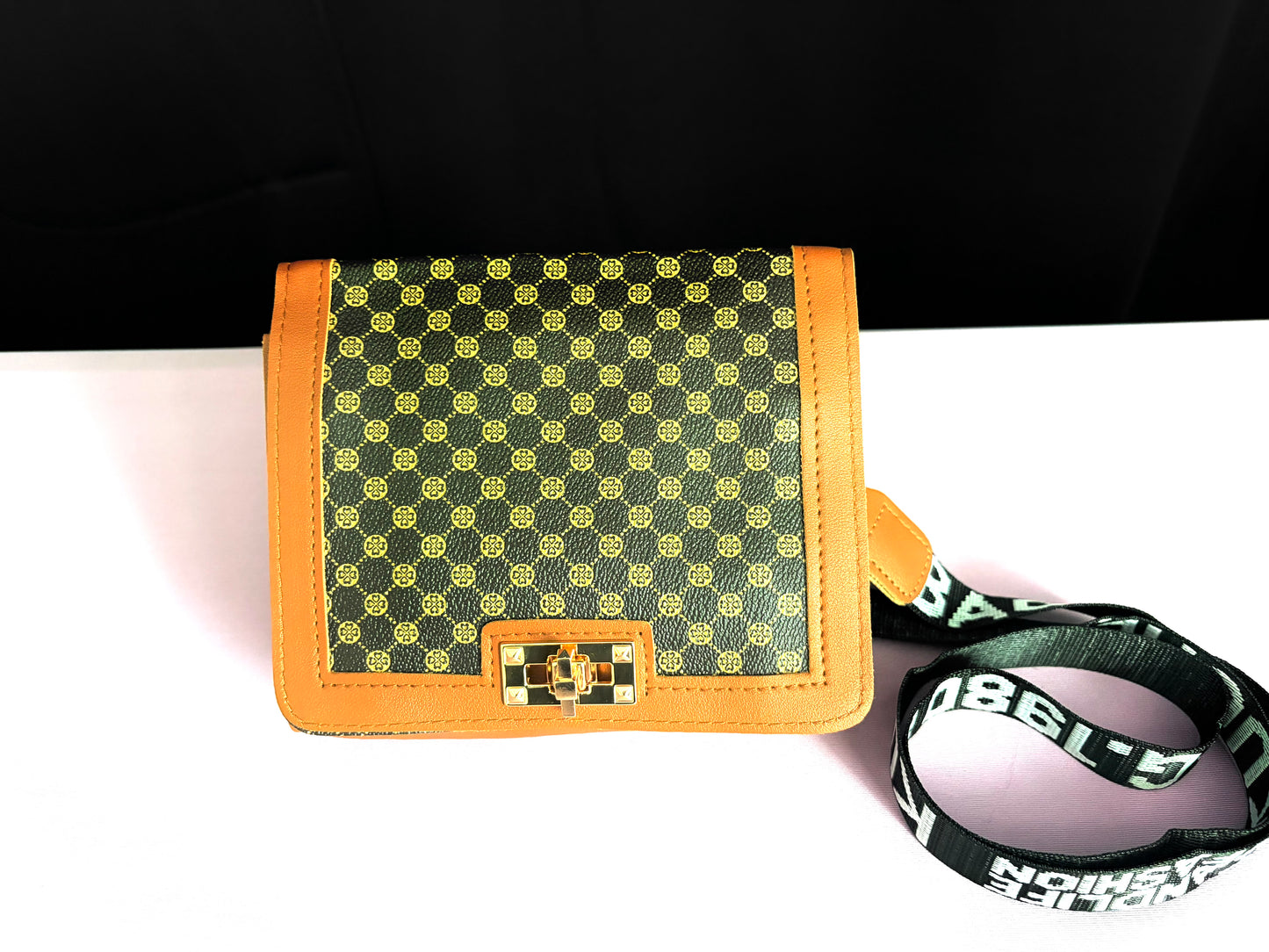 Crossbody colored trim design bag