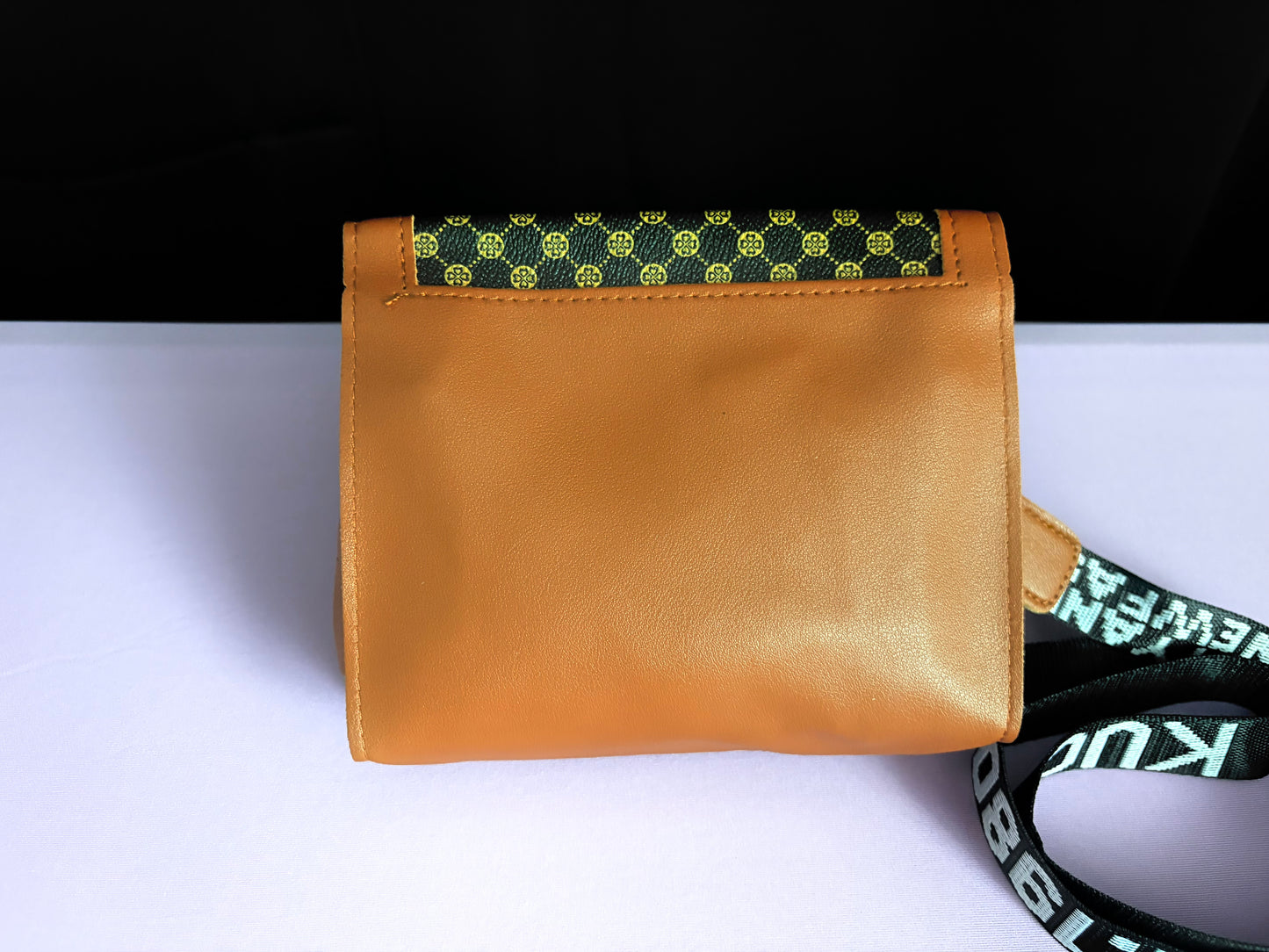 Crossbody colored trim design bag