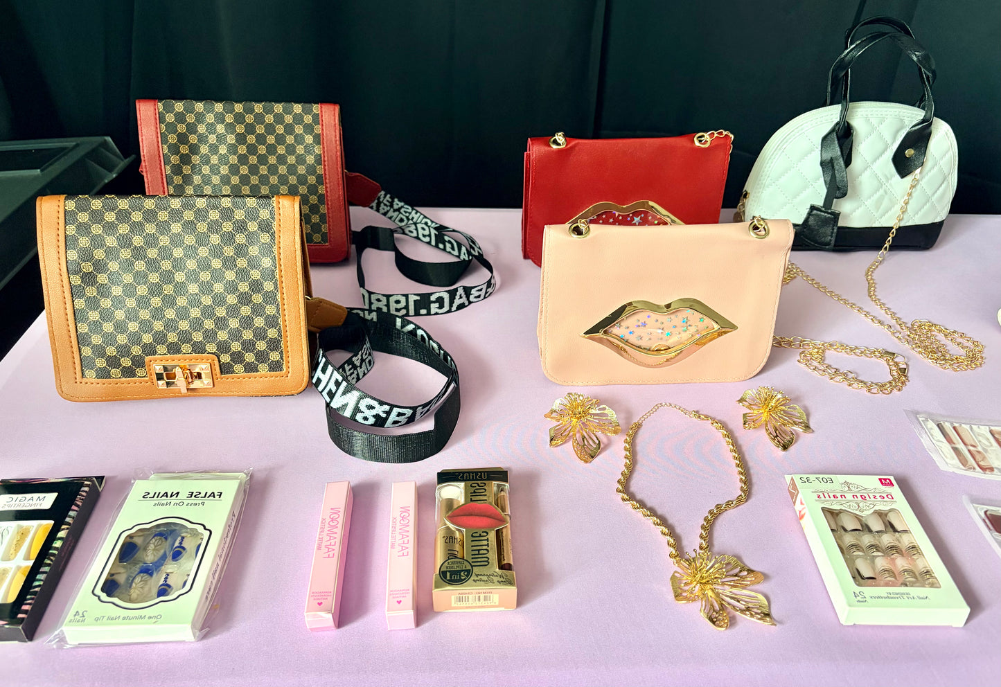Iconic lip style mini bag