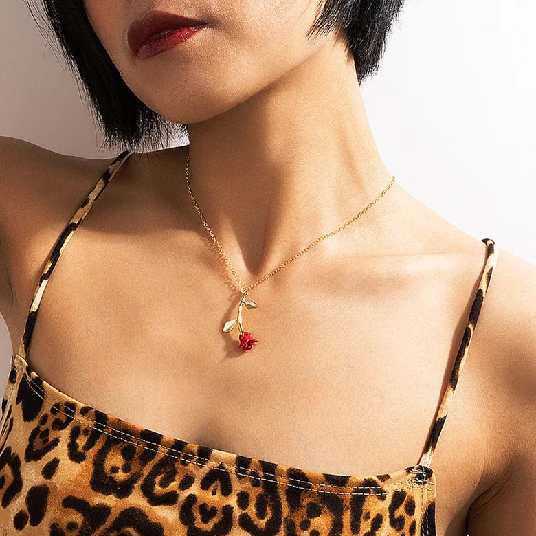 Silver rose necklace