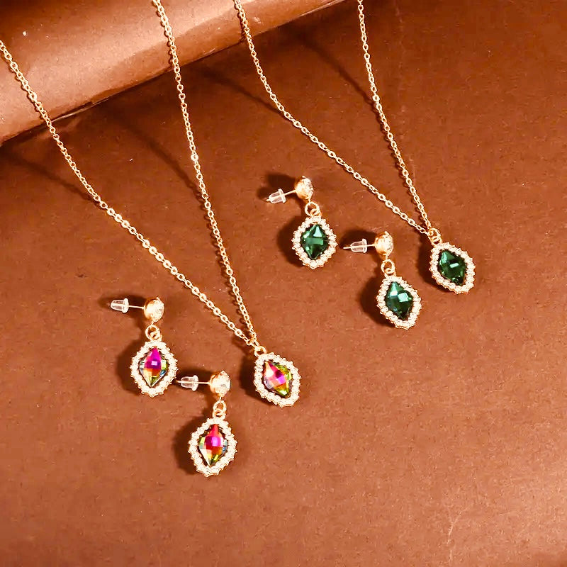 Elegant Gold and Green Pendant Necklace and Earring Set