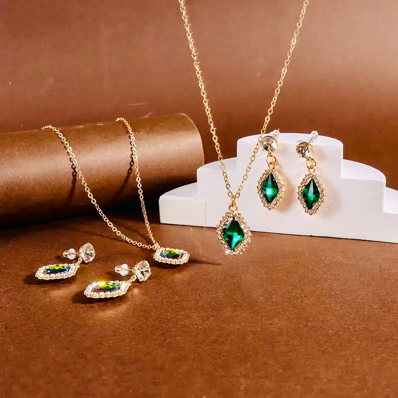 Elegant Gold and Green Pendant Necklace and Earring Set