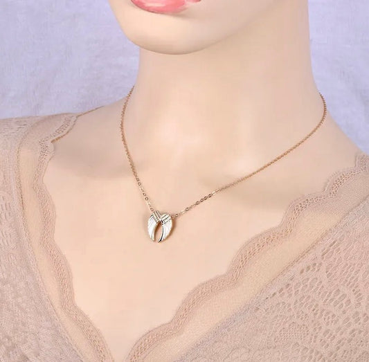 Gold wing Necklace