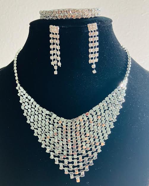 Silver  rhinestone necklace set